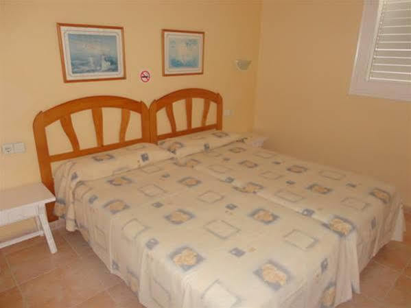 Apartamentos Ses Veles Cala Llonga  Esterno foto