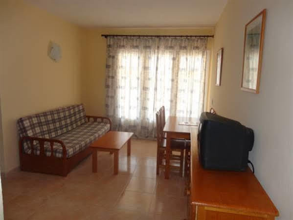 Apartamentos Ses Veles Cala Llonga  Esterno foto